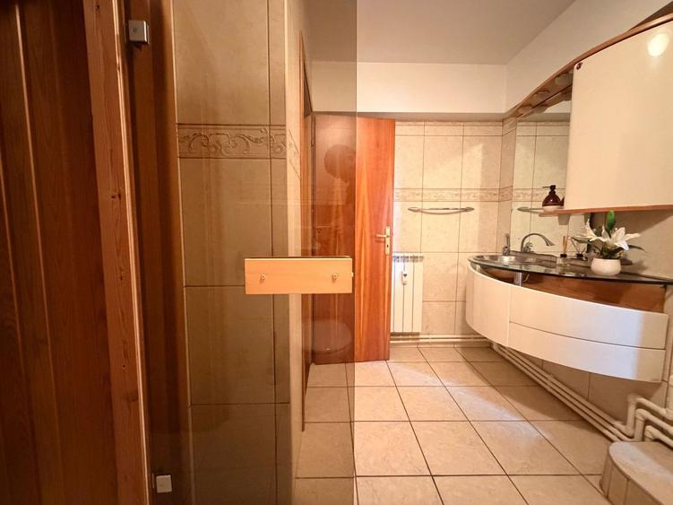 Apartament cu 3 camere decomandat în Unirii