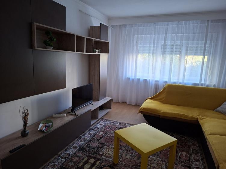 Apartament cu 2 camere decomandat în Trocadero