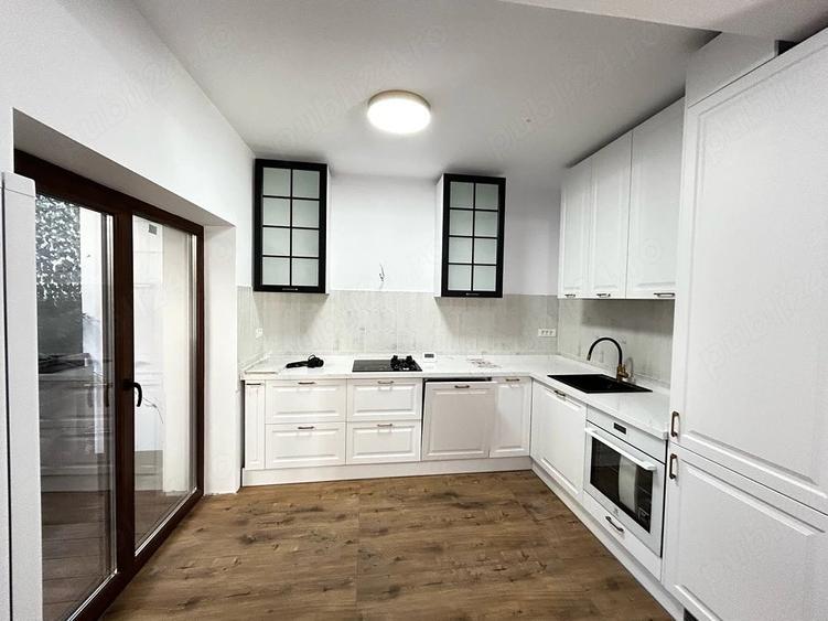 Casă cu 6 camere cu Teren 250 Mp în Domenii