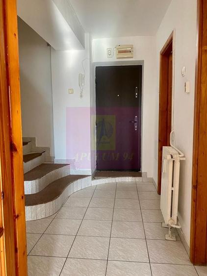 Apartament cu 4 camere decomandat, mobilat în Decebal