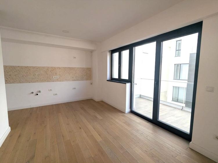 Apartament cu 3 camere decomandat în Polonă