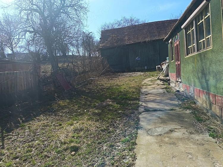 Casă cu Teren 1565 Mp în Sângătin