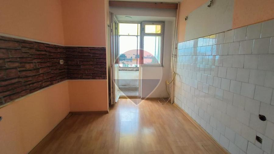 Apartament cu 3 camere decomandat în Micro 13