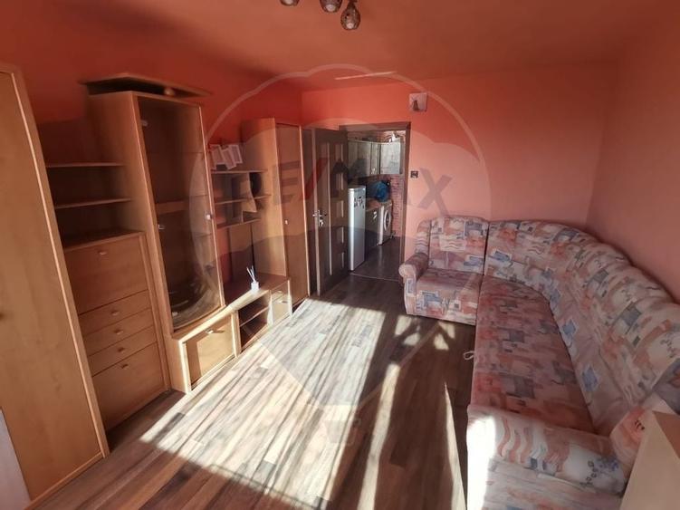 Garsonieră decomandată, mobilată în Calea București