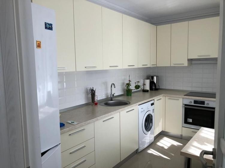 Apartament cu 3 camere decomandat în Florești