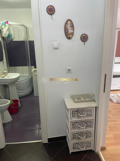 Garsonieră decomandată, mobilată în Cetate