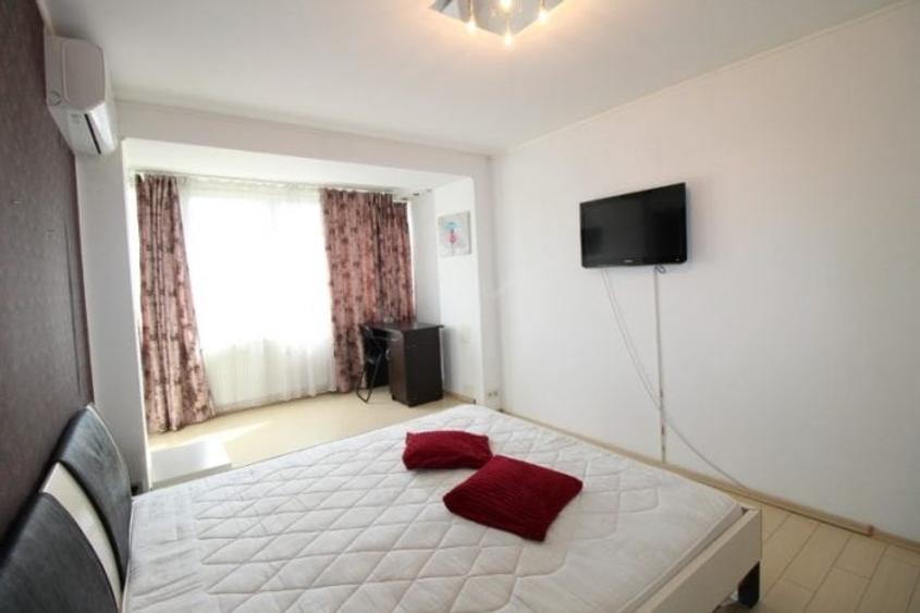 Apartament cu 3 camere semidecomandat, mobilat în Alexandru Obregia