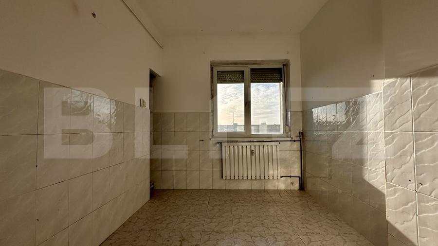 Apartament cu 3 camere semidecomandat în Central