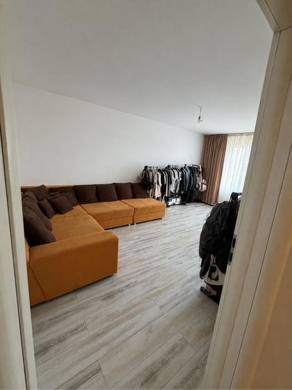 Apartament cu 2 camere decomandat în Roșu