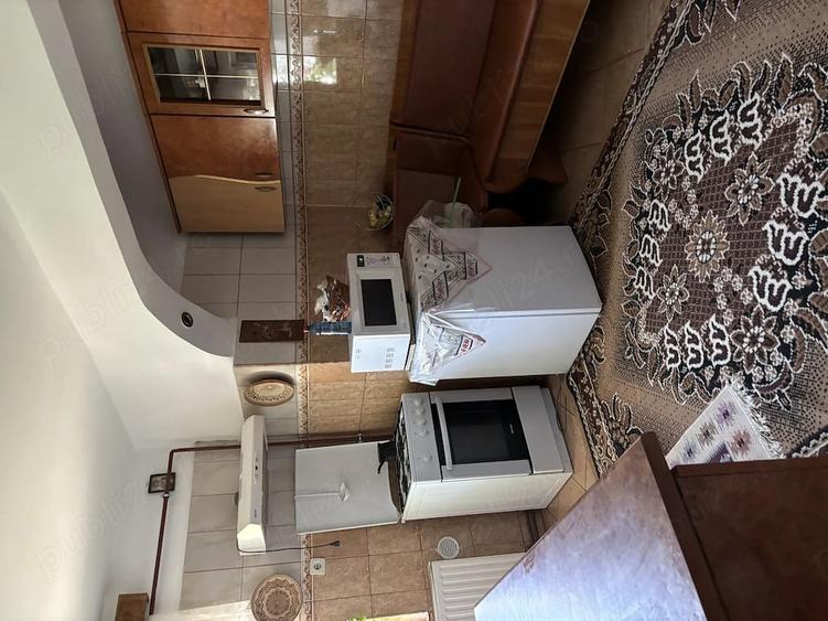 Apartament cu 3 camere semidecomandat în Străoane