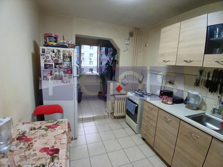Apartament cu 3 camere, mobilat în Dristor