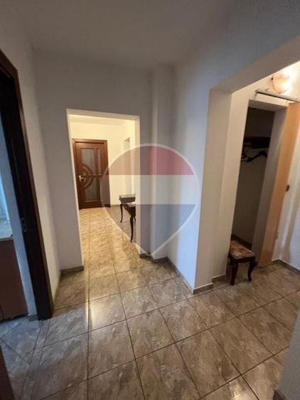 Apartament cu 2 camere decomandat, mobilat în Central