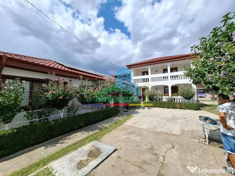 Casă cu 4 camere cu Teren 2428 Mp în Central