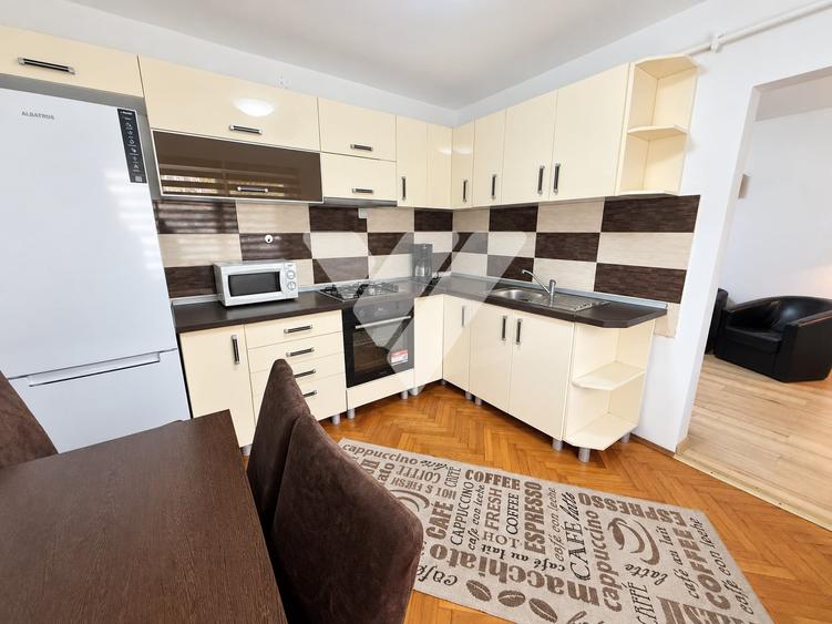 Apartament cu 3 camere decomandat, mobilat în Central