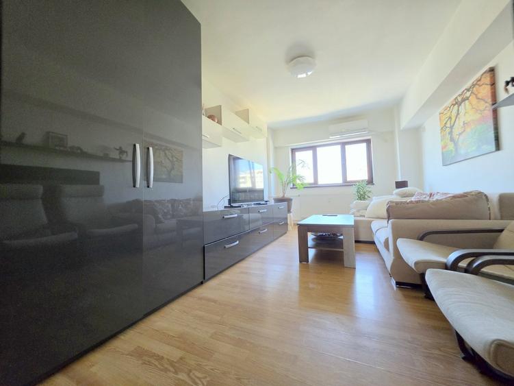 Apartament cu 4 camere decomandat în Vitan Mall