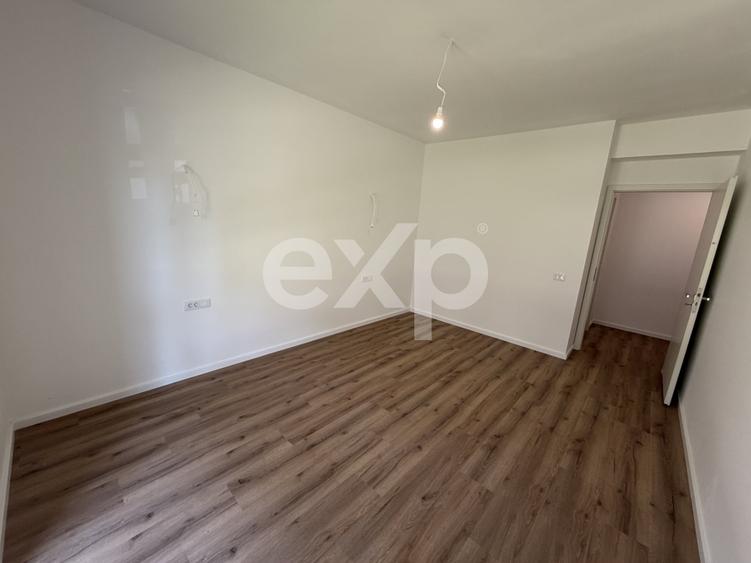 Apartament cu 2 camere decomandat în Tractorul