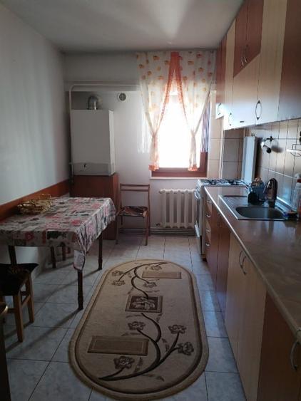 Apartament cu 2 camere decomandat, mobilat în Central