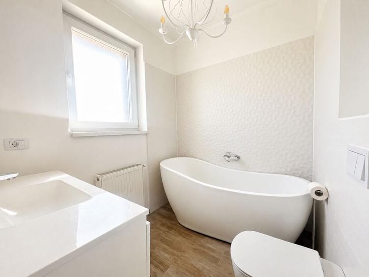 Apartament cu 3 camere decomandat în Lazaret