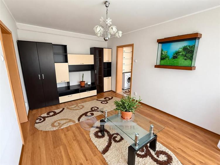 Apartament cu 3 camere semidecomandat, mobilat în Tătărași