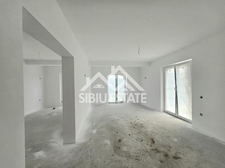 Duplex cu 4 camere cu Canalizare în Exterior Nord