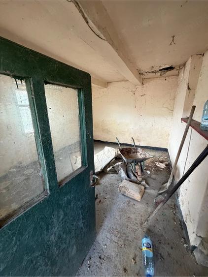 Casă cu 2 camere cu Teren 2100 Mp în Zam