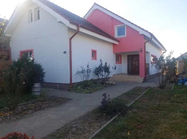 Casă cu 6 camere cu Teren 550 Mp în Central