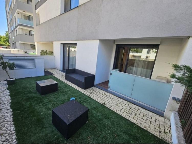 Apartament cu 4 camere decomandat, mobilat în Băneasa