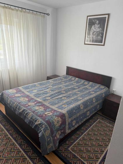 Apartament cu 3 camere decomandat în Valea Muscelului