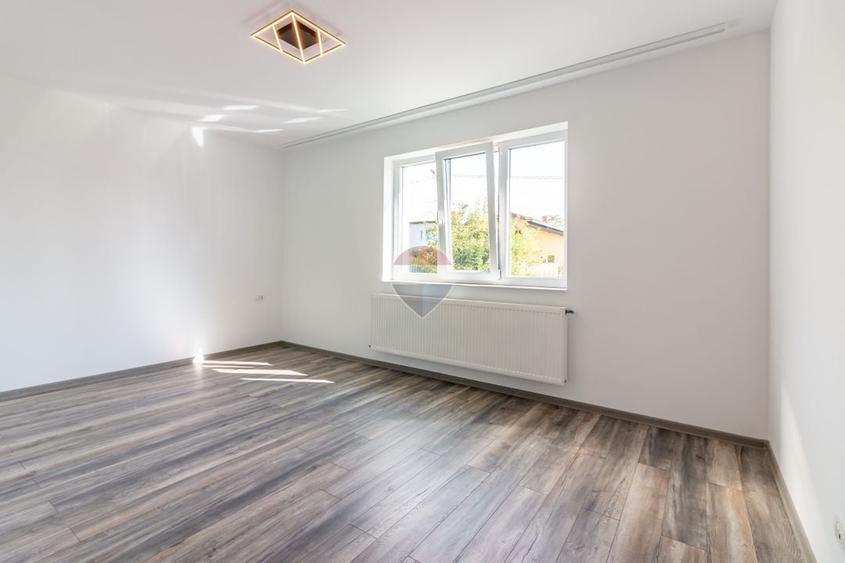 Casă individuală cu 4 camere cu Teren 1495 Mp în Bolintin-Deal