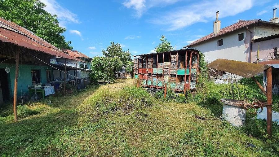 Teren de 6378 mp, în Brăteștii de Jos