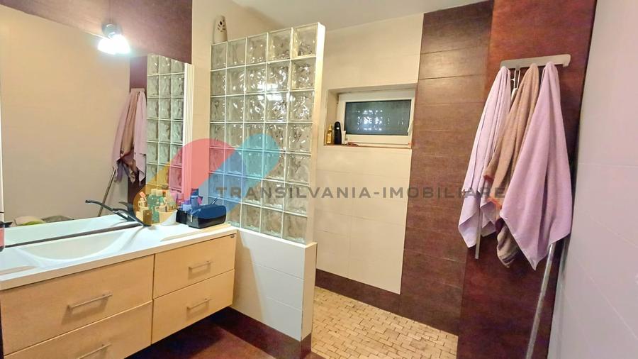 Apartament cu 3 camere decomandat, mobilat în Florești