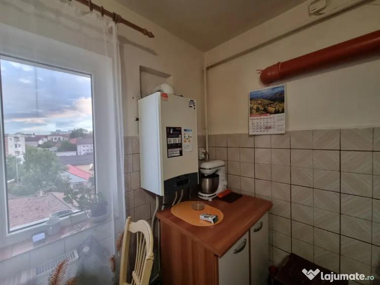 Apartament cu 3 camere decomandat, mobilat în Banca Națională