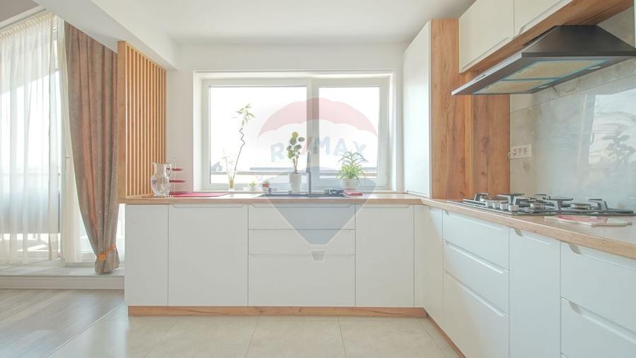 Penthouse cu 4 camere semidecomandat, mobilat în Bartolomeu
