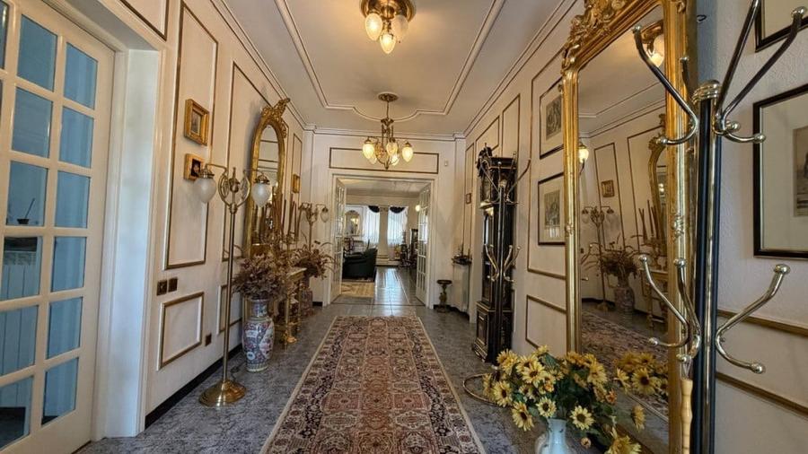 Casă cu 5 camere cu Teren 2800 Mp în Ferme