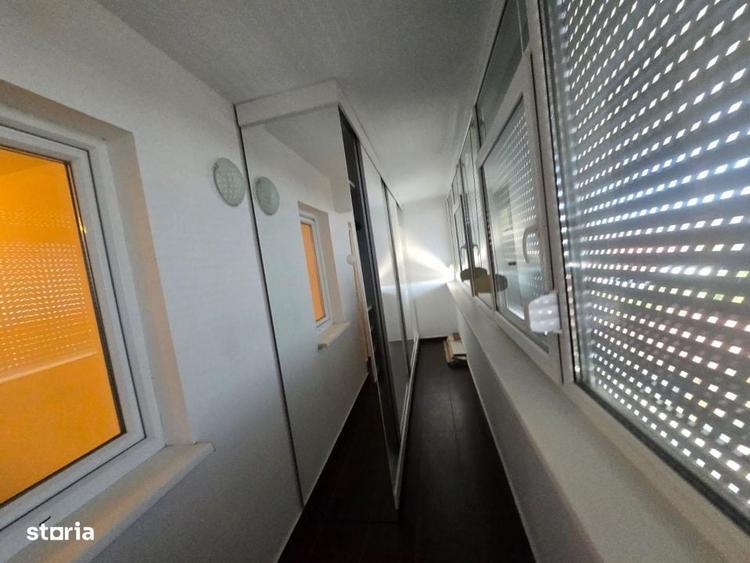 Apartament cu 3 camere în Prelungirea Craiovei