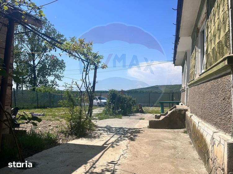 Casă cu 4 camere cu Teren 1071 Mp în Dumbrăvești