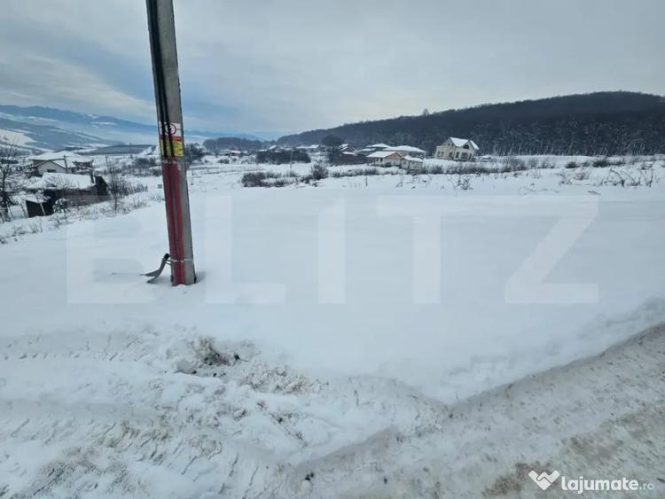 Teren de 990 mp, în Jelna