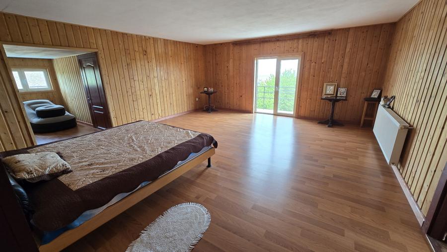 Casă individuală cu 7 camere cu Garaj în Luizi-Călugăra