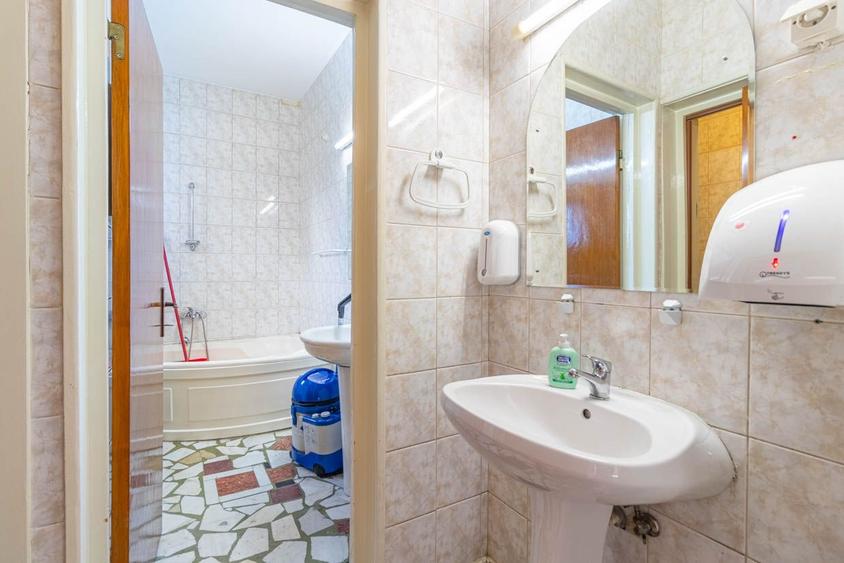 Casă individuală cu 7 camere cu Canalizare în Floreasca
