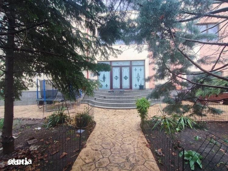 Casă cu Teren 1130 Mp în Central