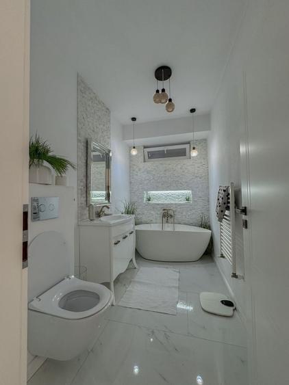 Apartament cu 3 camere decomandat în Exterior Vest