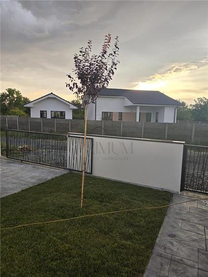 Duplex cu 3 camere cu Teren 330 Mp în Moșnița Nouă