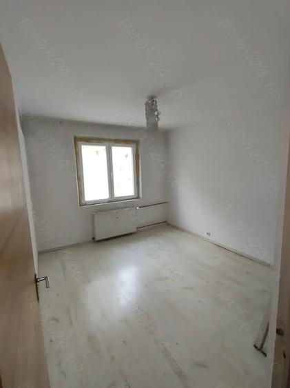 Apartament cu 3 camere decomandat în Rahova