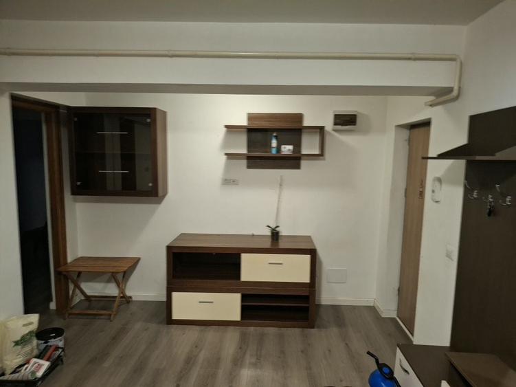 Apartament cu 3 camere decomandat în Vișan