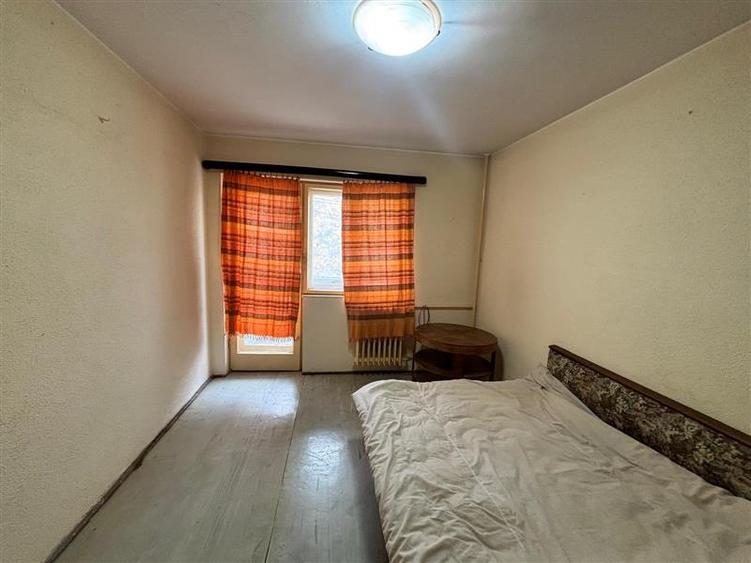 Apartament cu 3 camere decomandat în Berceni