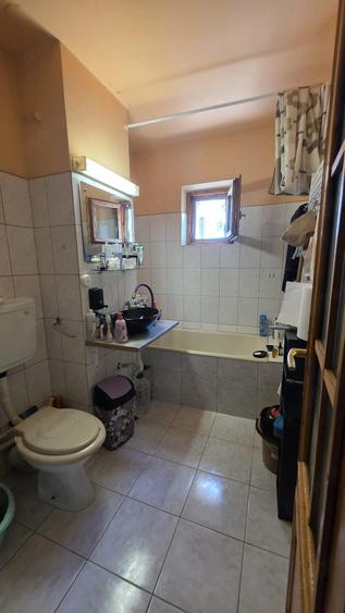 Apartament cu 2 camere decomandat în Far