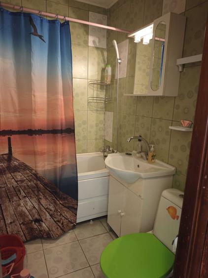 Apartament cu 3 camere semidecomandat în Drumul Taberei