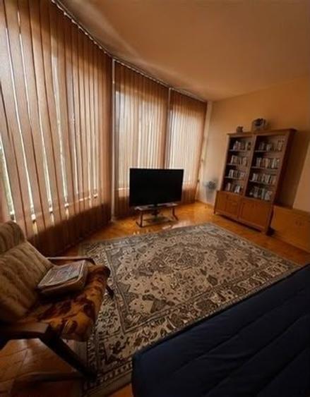 Casă individuală cu 9 camere cu Canalizare în Cetate
