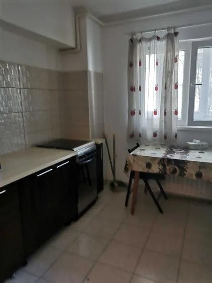 Apartament cu 2 camere semidecomandat, mobilat în P-ța Muncii