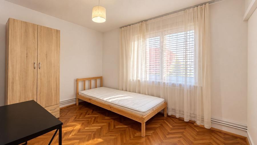 Apartament cu 3 camere decomandat în Bălcescu